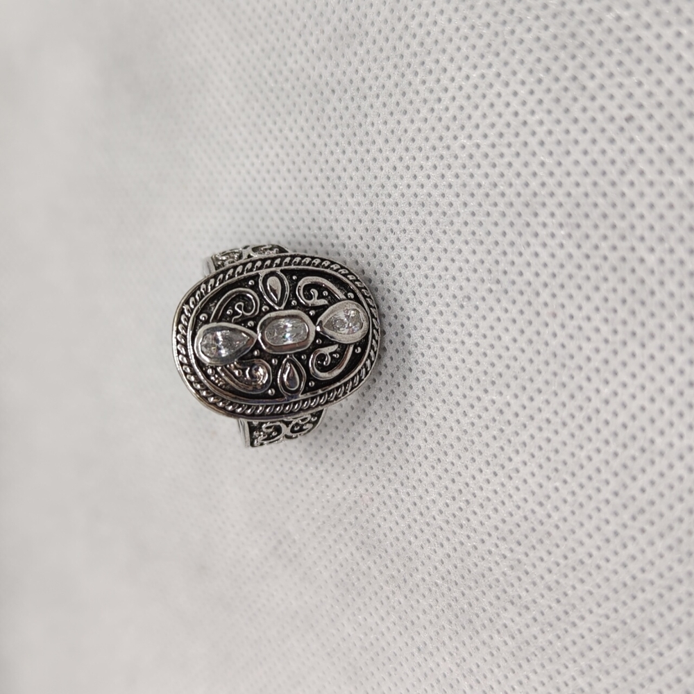 Ring 💍 - Picture 3 of 7